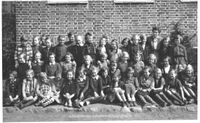0777 - 4.Schuljahr 1955 Lehrerin Fr&auml;ulein Hoffmann Schule